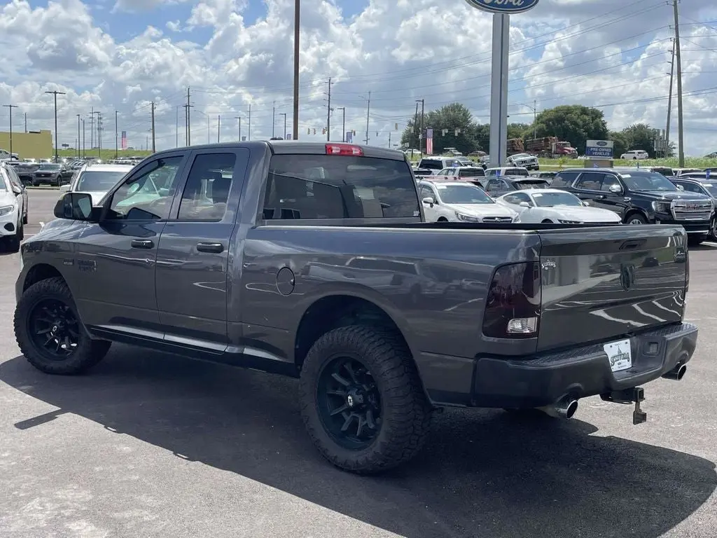 2018 RAM 1500 Express Quad Cab 6'4 photo 5