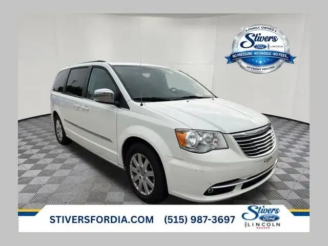 2011 Chrysler Town & Country Touring-L's photo