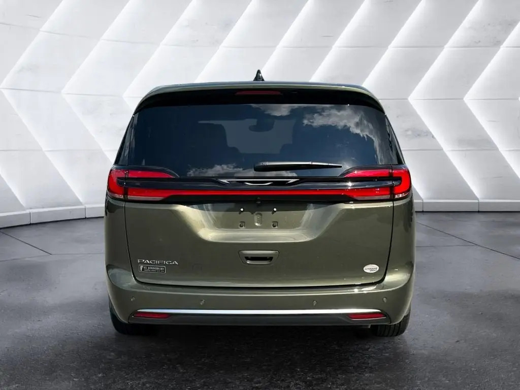 2027 Chrysler Pacifica Select photo 5