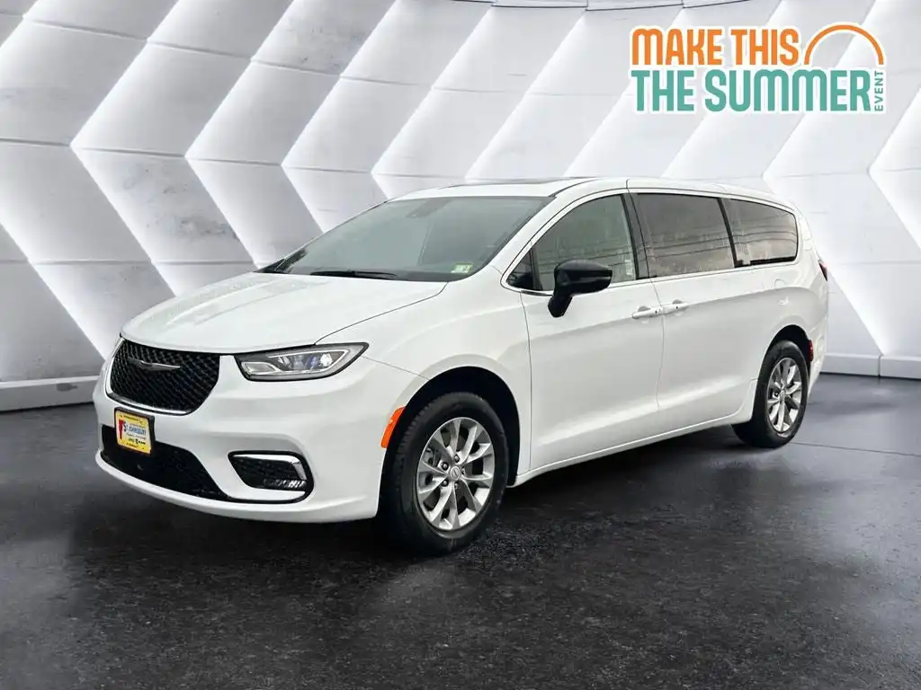 2026 Chrysler Pacifica Select AWD's photo