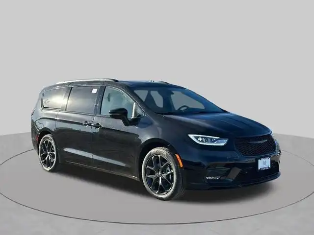 2026 Chrysler Pacifica Limited's photo