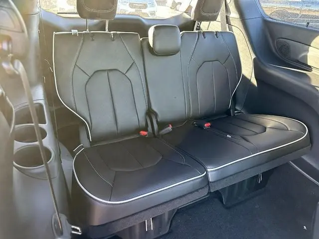 2026 Chrysler Pacifica Limited photo 5