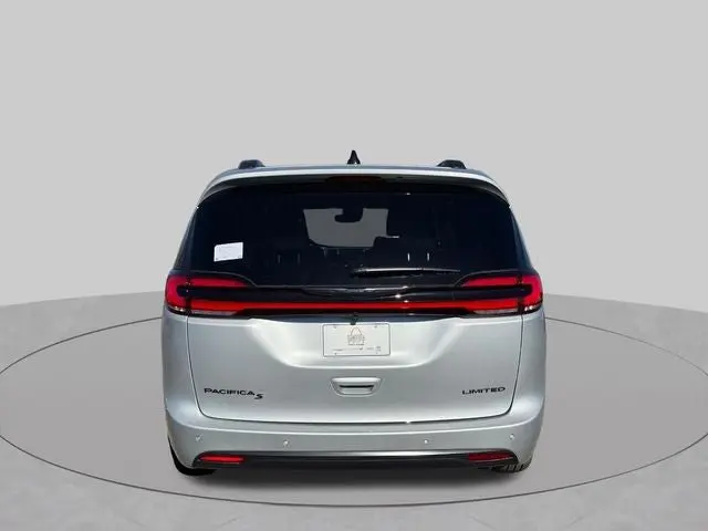 2026 Chrysler Pacifica Limited photo 4