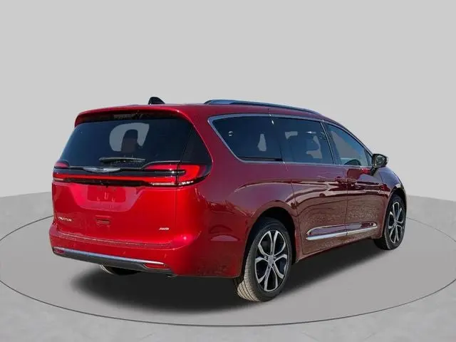 2026 Chrysler Pacifica Pinnacle AWD photo 3