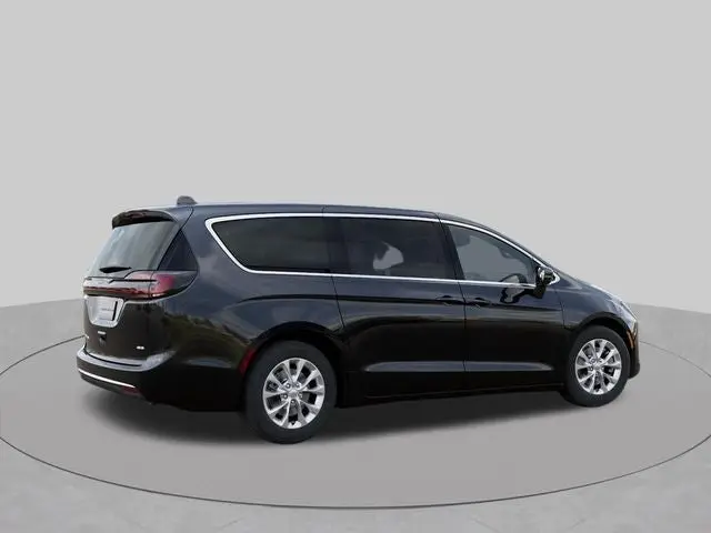 2027 Chrysler Pacifica Select AWD photo 4