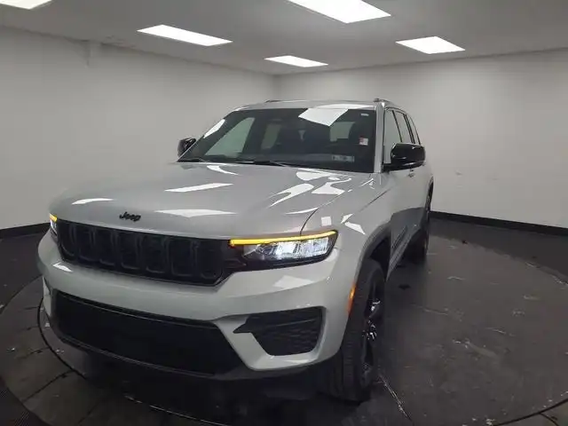 2024 Jeep Grand Cherokee Altitude X 4x4's photo