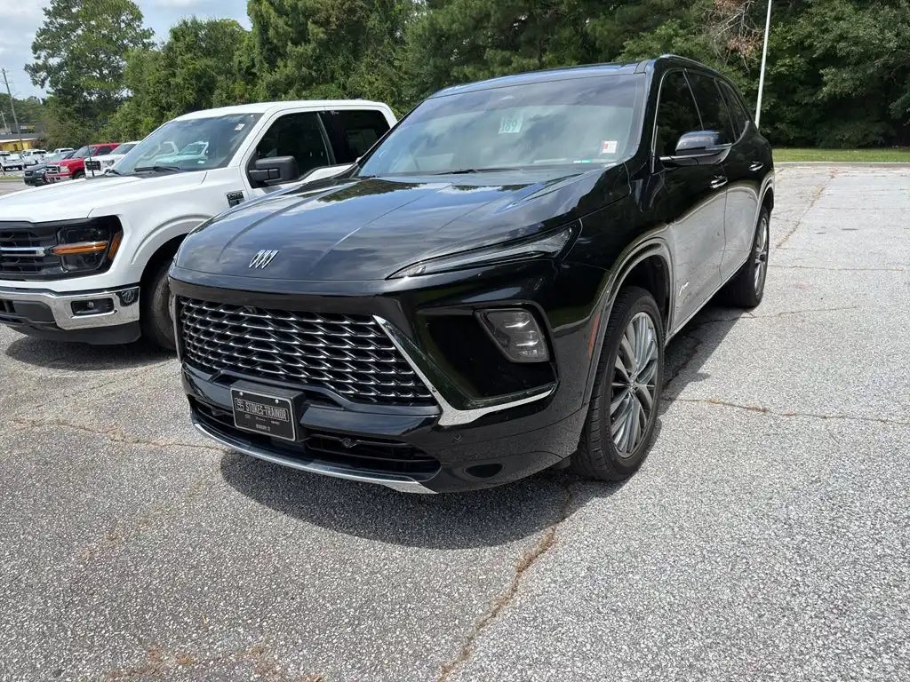 2025 Buick Enclave Avenir's photo