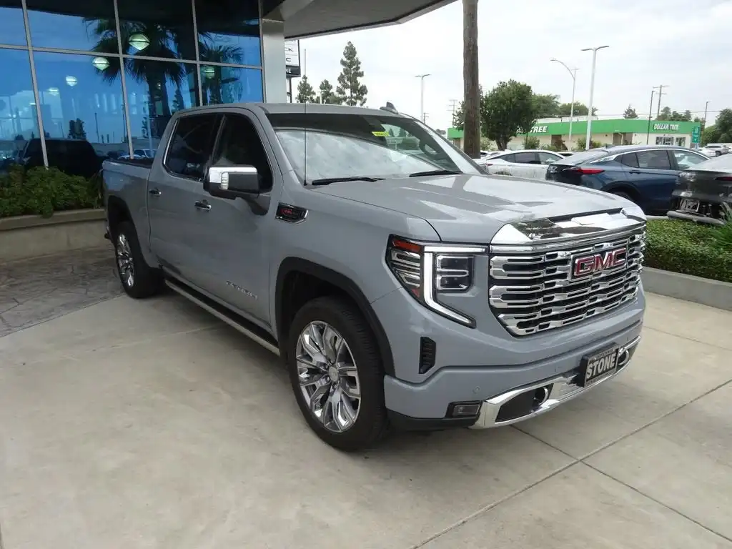 2025 GMC Sierra 4WD Crew Cab Short Box Denali's photo
