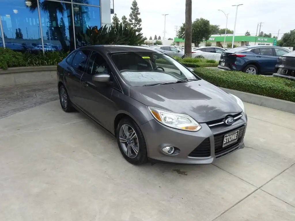 2012 Ford Focus Sedan SE's photo