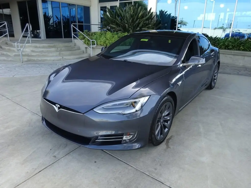 2020 Tesla Model S Long Range Plus photo 3