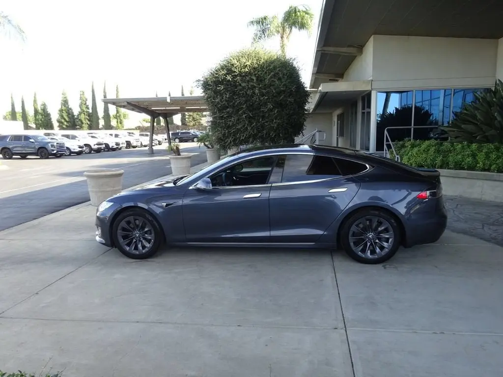 2020 Tesla Model S Long Range Plus photo 4