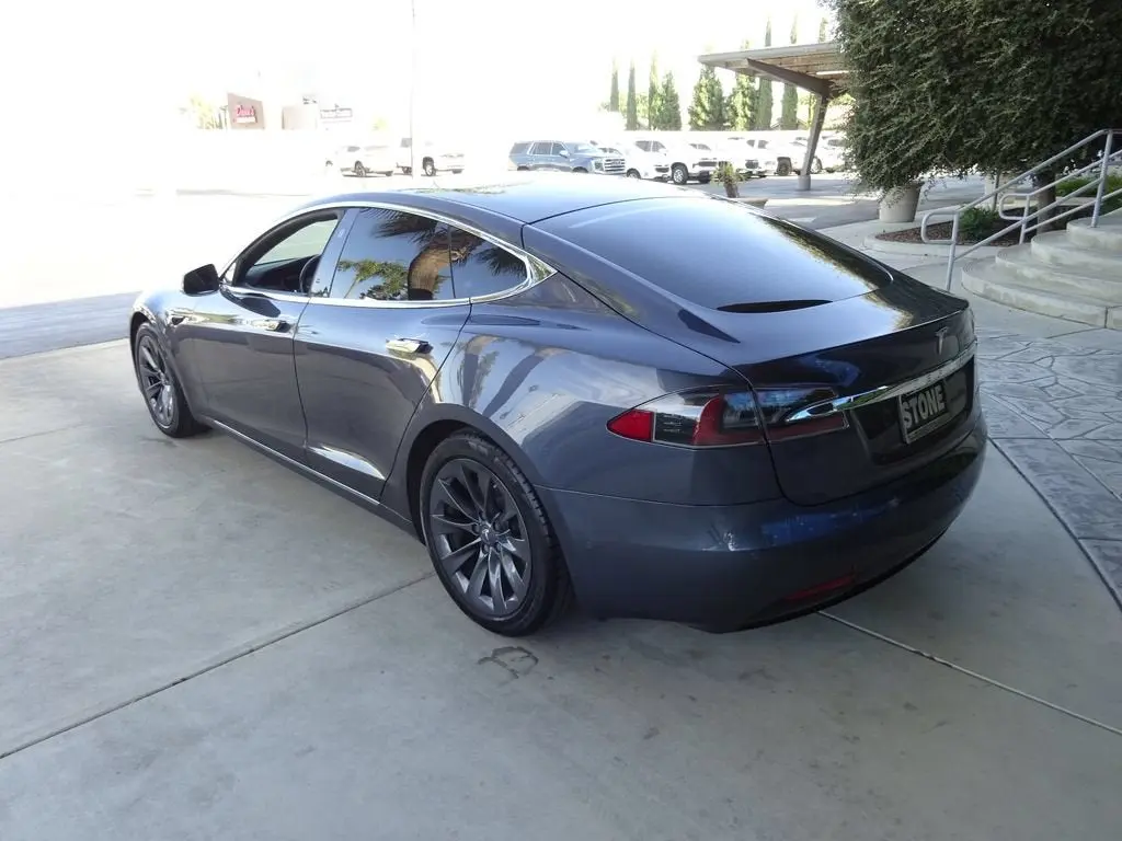2020 Tesla Model S Long Range Plus photo 5