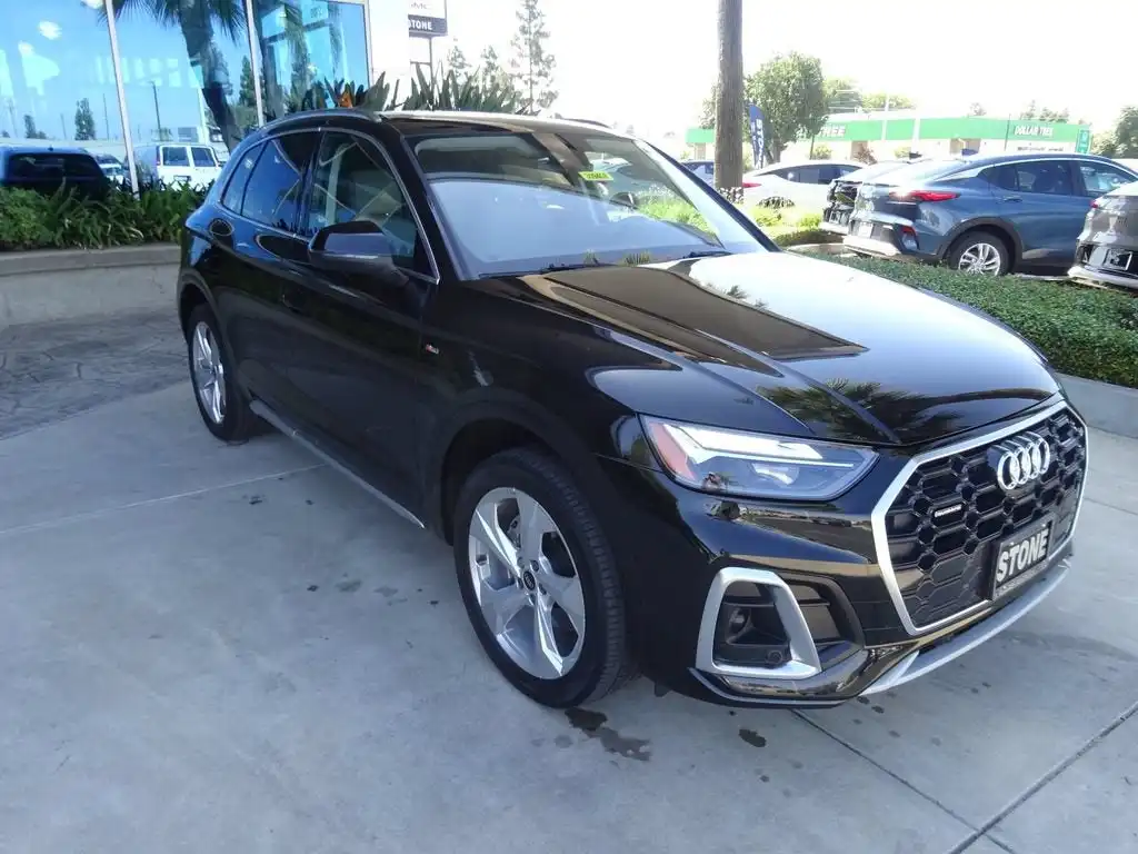 2022 Audi Q5 45 Premium Plus's photo