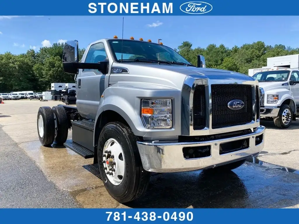 2027 Ford F-750 Base photo 1