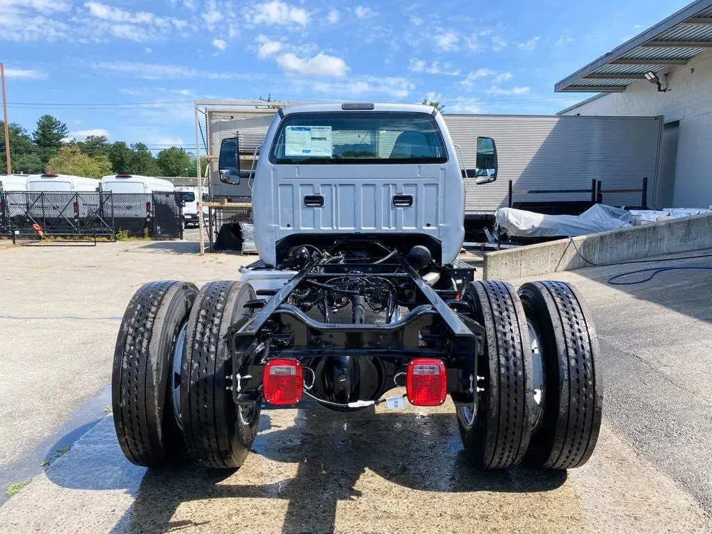 2027 Ford F-750 Base photo 4