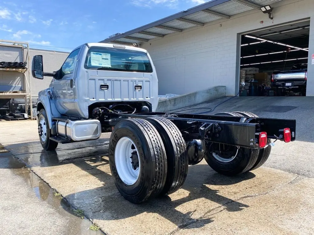2027 Ford F-750 Base photo 5