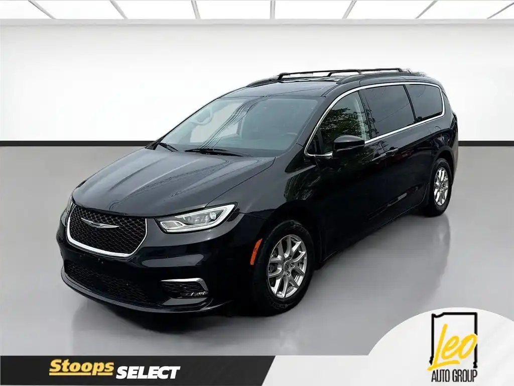 2022 Chrysler Pacifica Touring L's photo