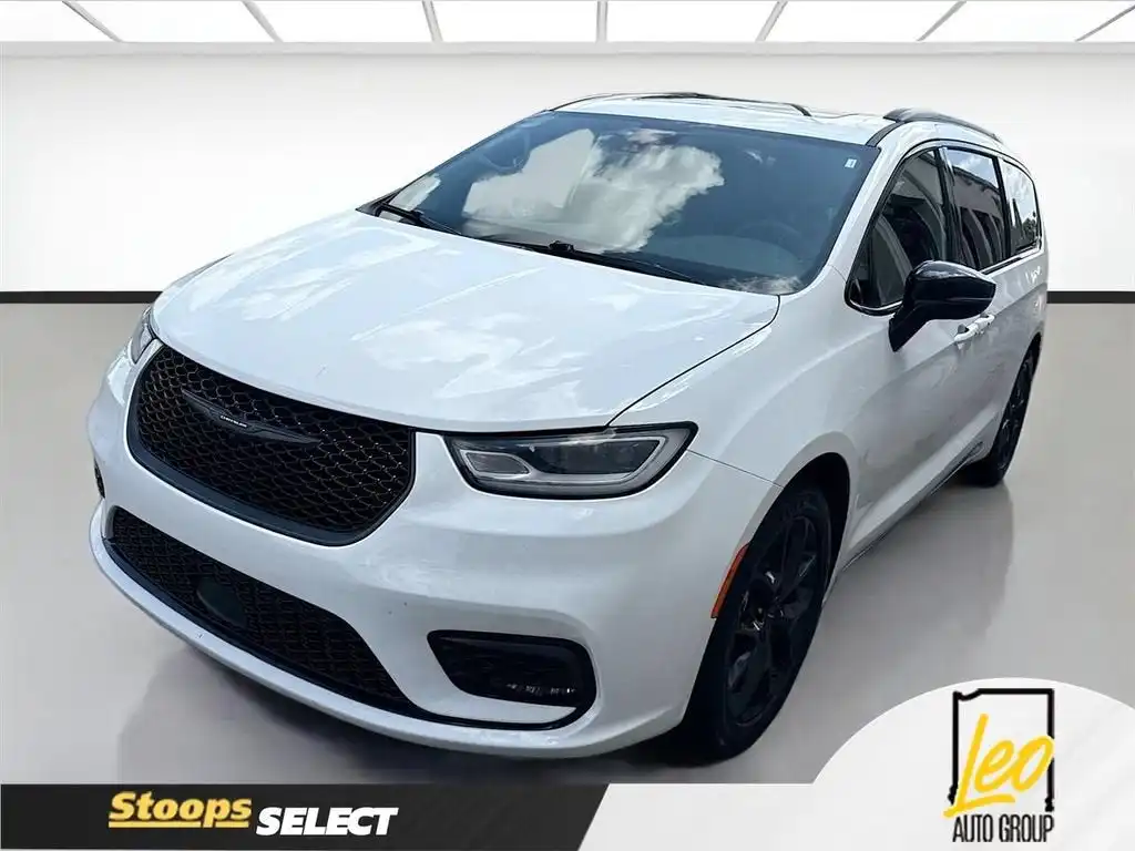 2025 Chrysler Pacifica Limited's photo