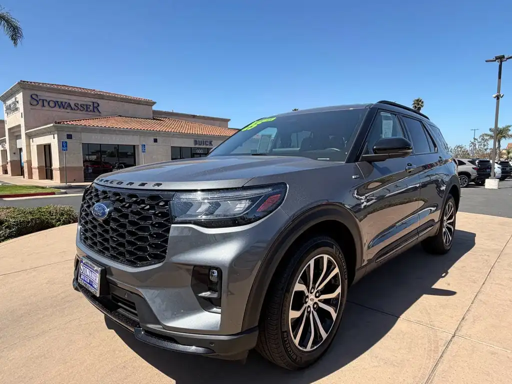 2025 Ford Explorer ST-LINE 4WD (PL535)'s photo