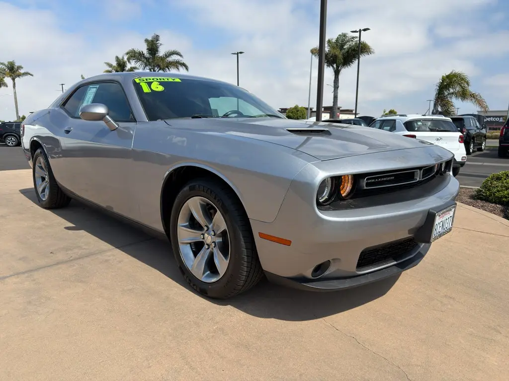 2016 Dodge Challenger SXT photo 3