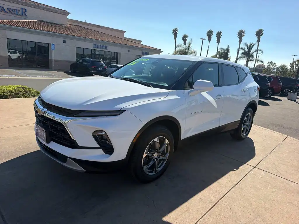 2025 Chevrolet Blazer 2.0T 2LT FWD's photo