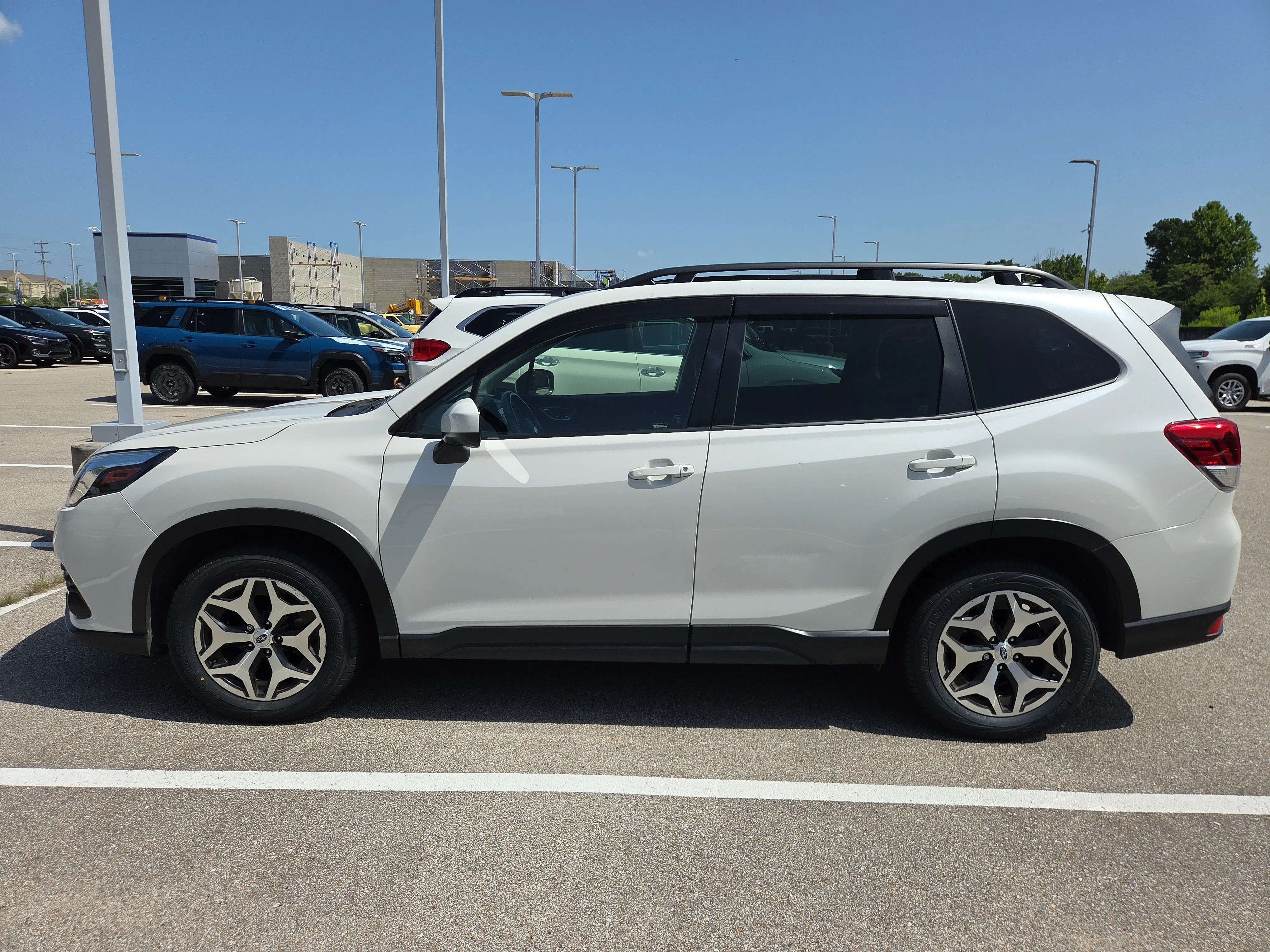 2023 Subaru Forester Premium photo 5