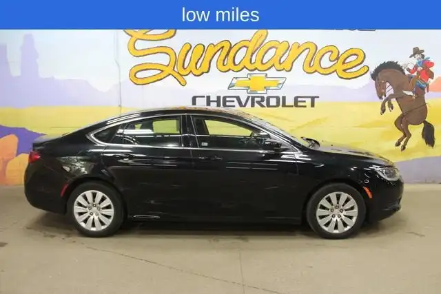 2015 Chrysler 200 LX's photo