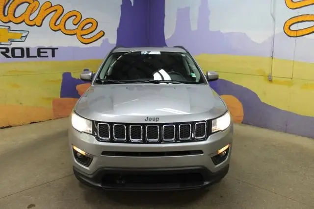 2020 Jeep Compass Sun & Safety 4X4 photo 3