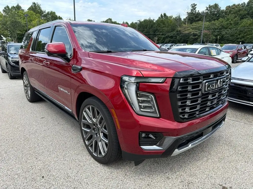 2025 GMC Yukon Denali Ultimate AWD photo 3