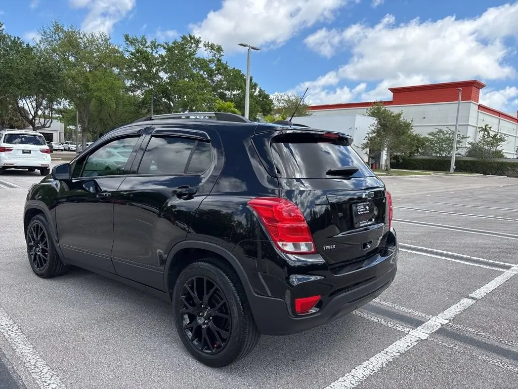 2022 Chevrolet Trax LT photo 3