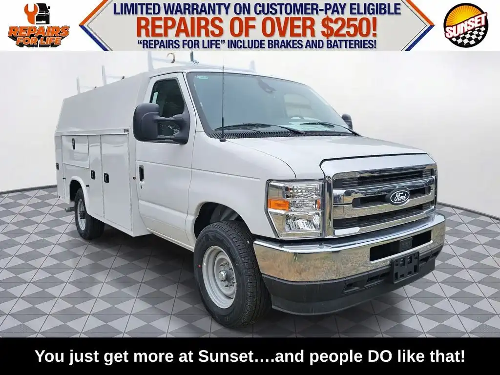2026 Ford E-Series SRW E-350 Super Duty 138 in WB's photo