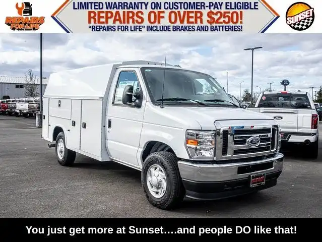 2025 Ford E-Series SRW E-350 Super Duty 138 in WB's photo