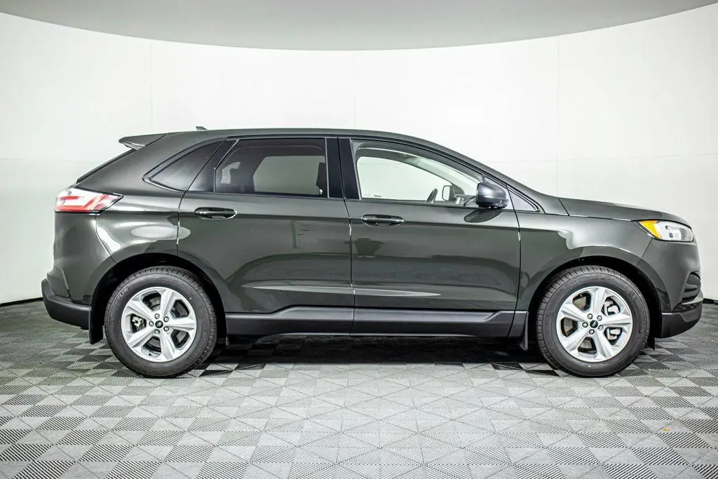 2024 Ford Edge SE AWD photo 3