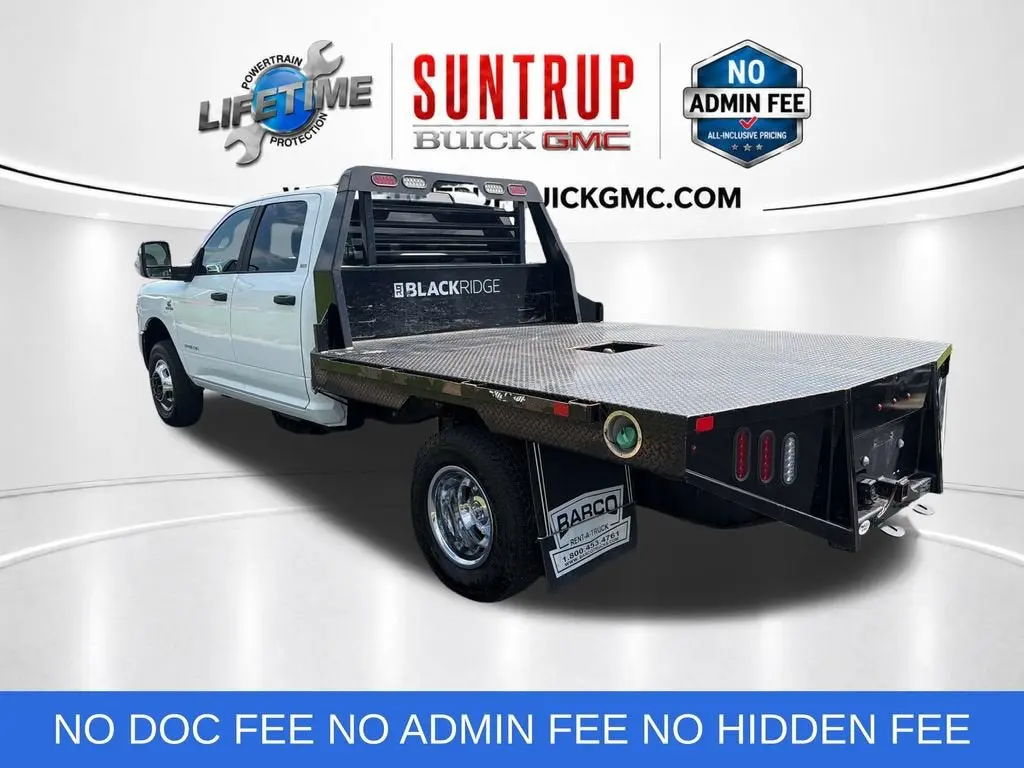 2024 RAM 3500 SLT 4WD Crew Cab photo 3