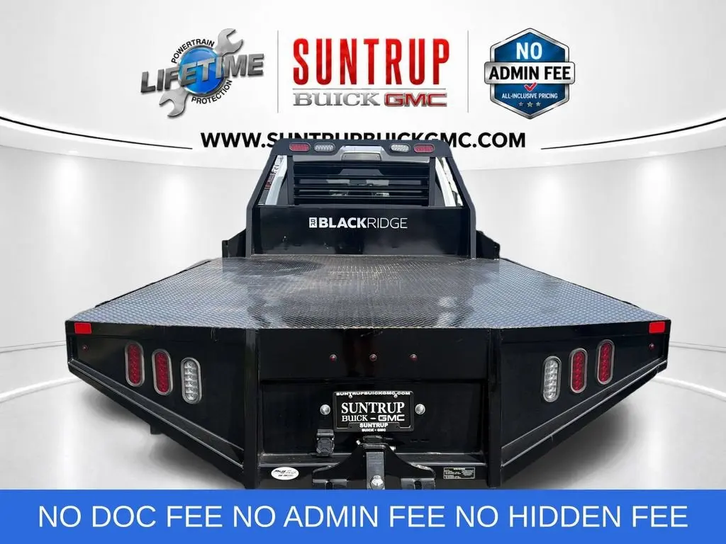 2024 RAM 3500 SLT 4WD Crew Cab photo 4