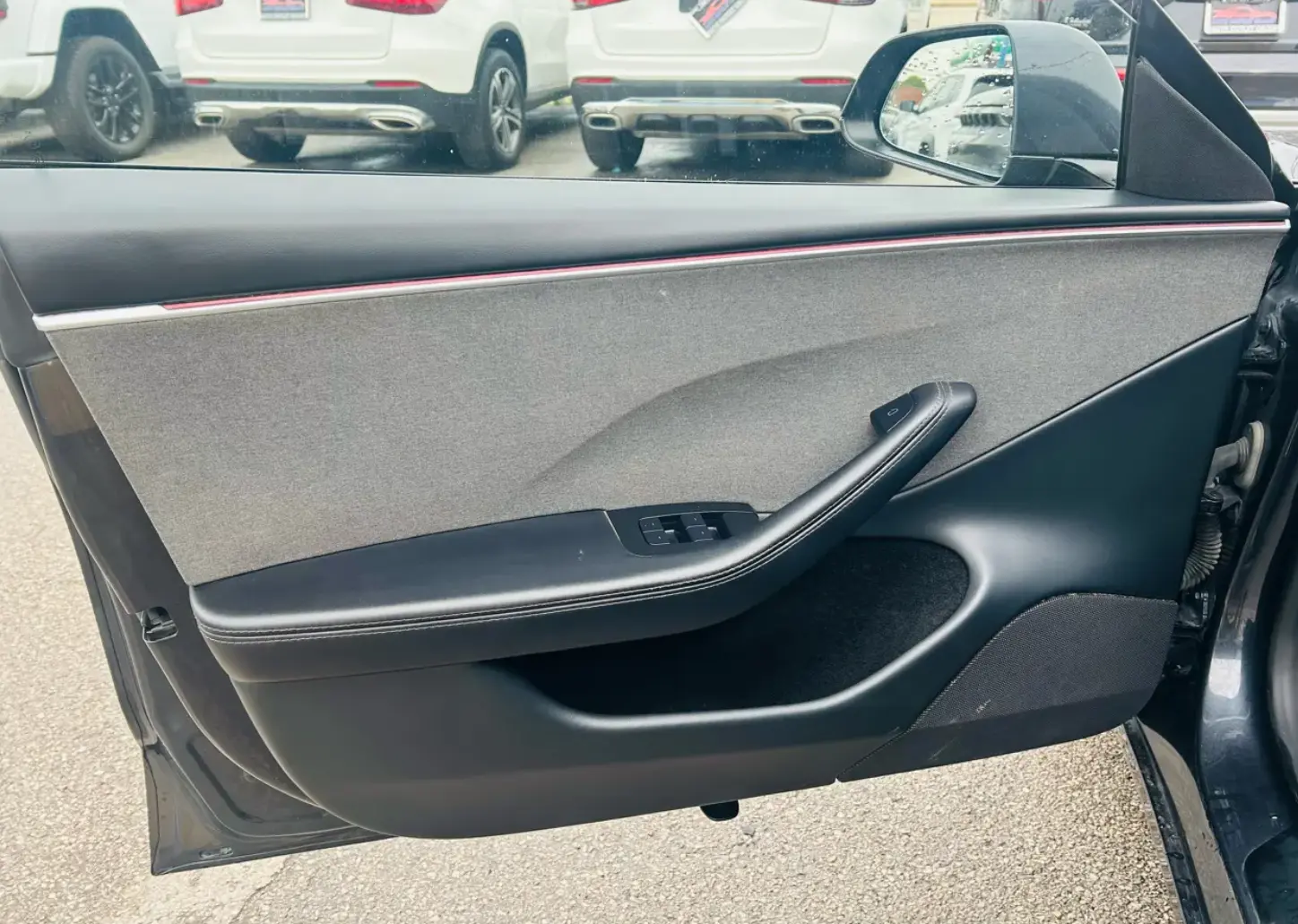 2025 Tesla Model 3 Long Range photo 4