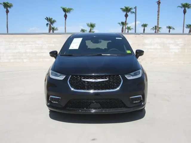2025 Chrysler Pacifica Select photo 3