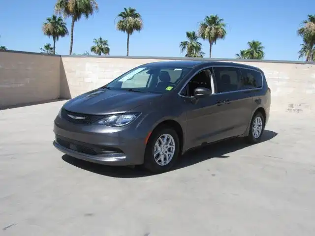 2023 Chrysler Voyager LX's photo