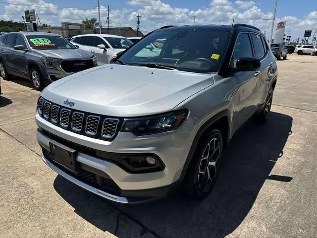 2025 Jeep Compass Limited 4X4 photo 3