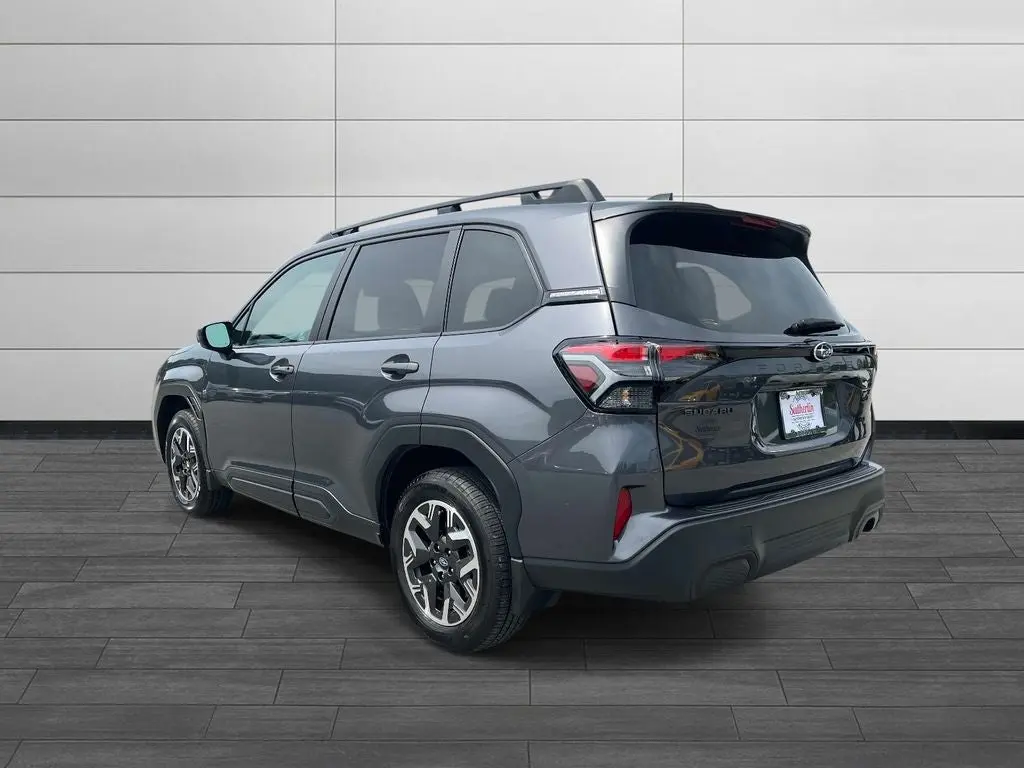2026 Subaru Forester Premium photo 5
