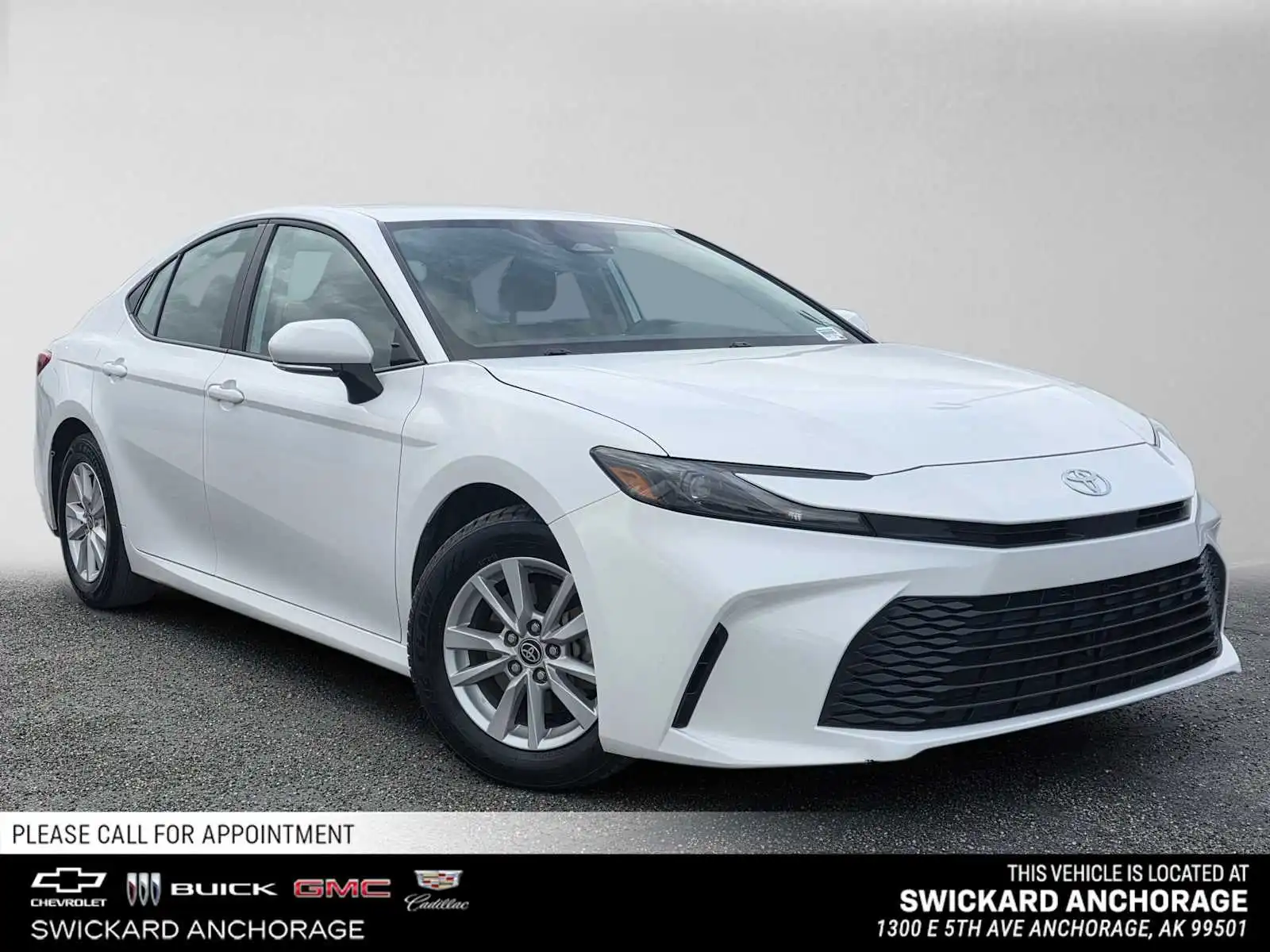 2025 Toyota Camry LE Hybrid's photo