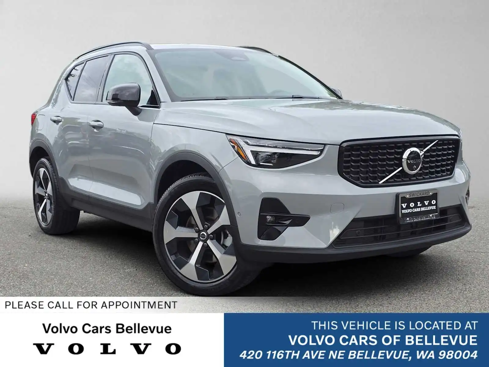 2026 Volvo XC40 B5 Plus Dark AWD's photo