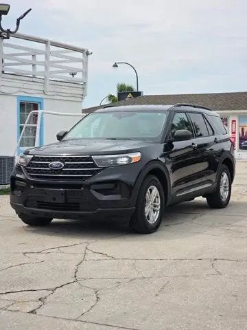 2022 Ford Explorer XLT 4WD photo 3