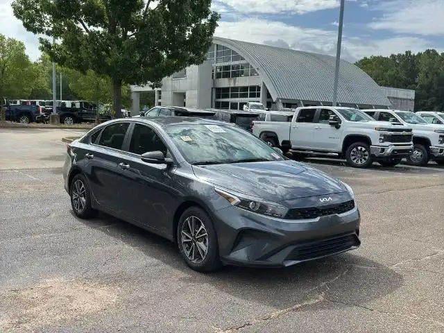 2022 Kia Forte LXS AT's photo