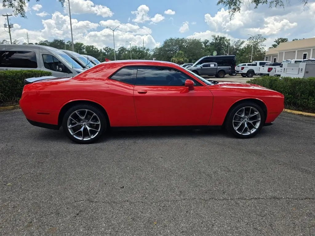 2023 Dodge Challenger SXT Auto photo 5