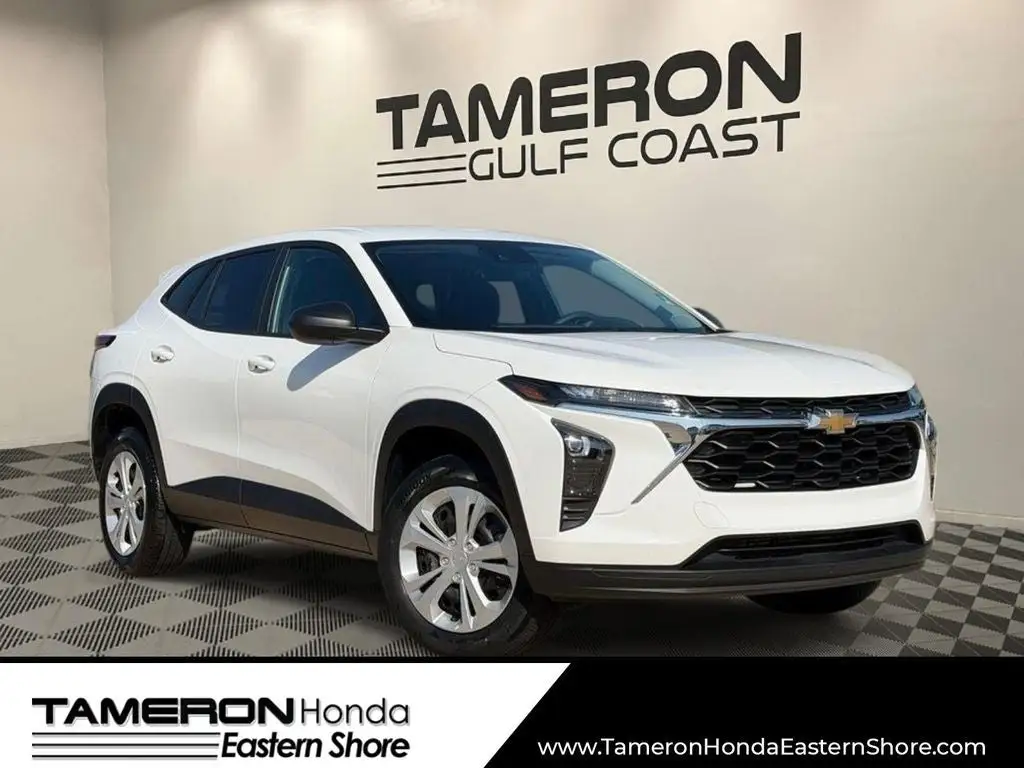 2025 Chevrolet Trax LS photo 1