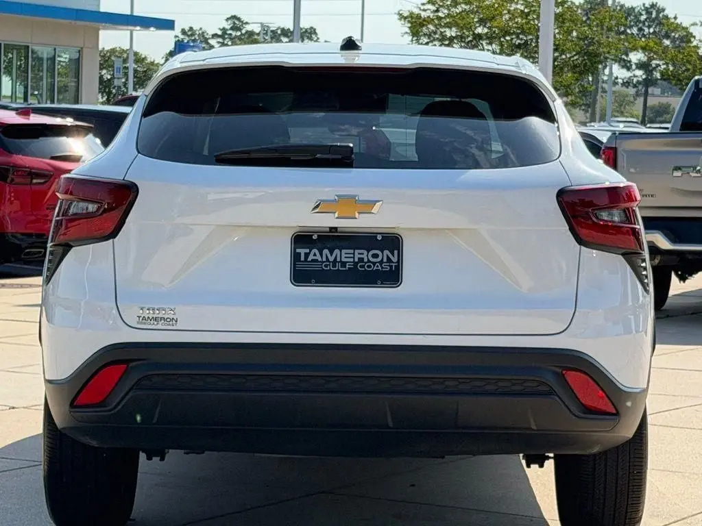 2025 Chevrolet Trax LS photo 3