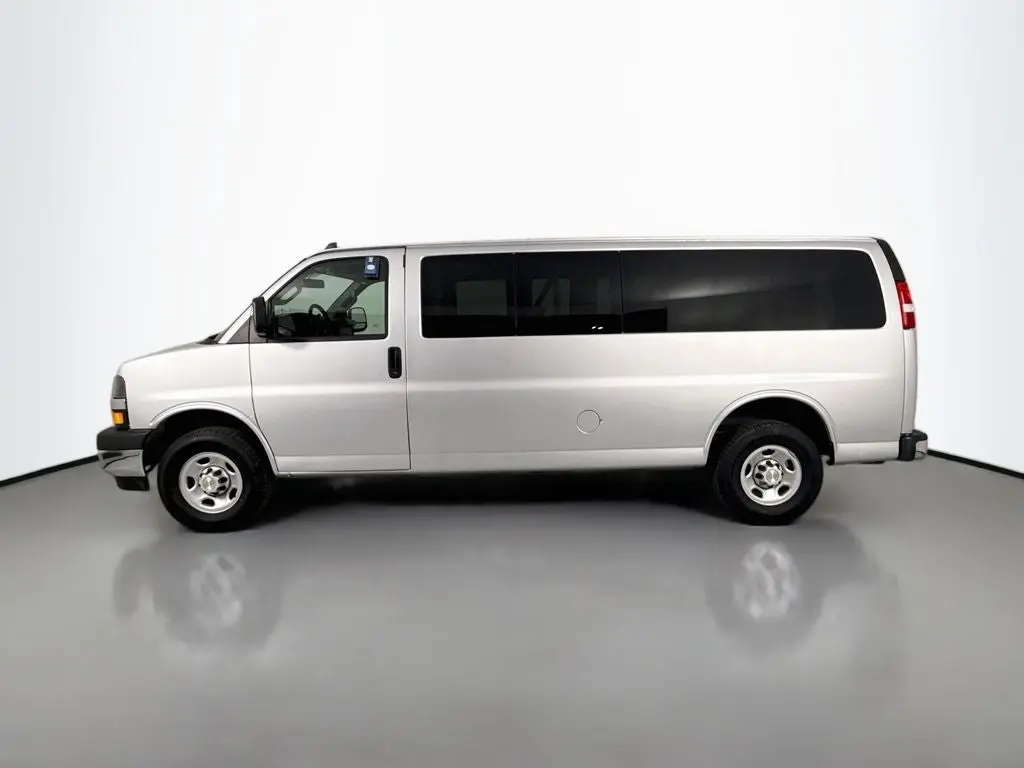 2023 Chevrolet Express 3500 LS Extended photo 4