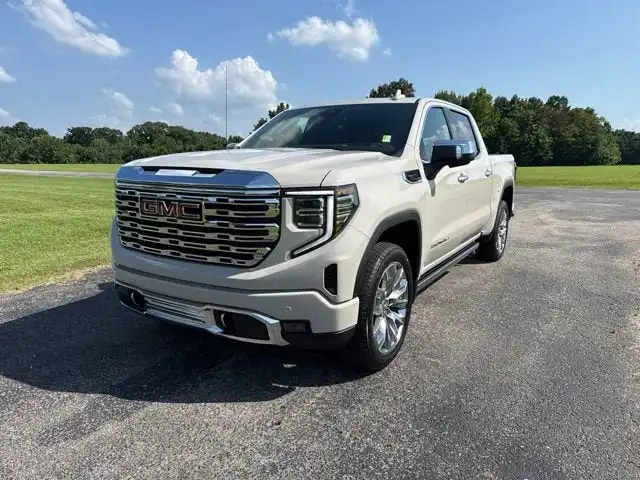 2026 GMC Sierra 4WD Crew Cab Standard Box Denali's photo