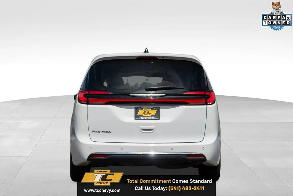 2023 Chrysler Pacifica Touring L photo 4
